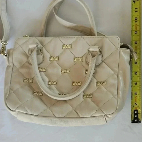 Betsey Johnson 2010s Quilted Bow Cream Crossbody Satchel Pink Lining - Picture 16 of 16
